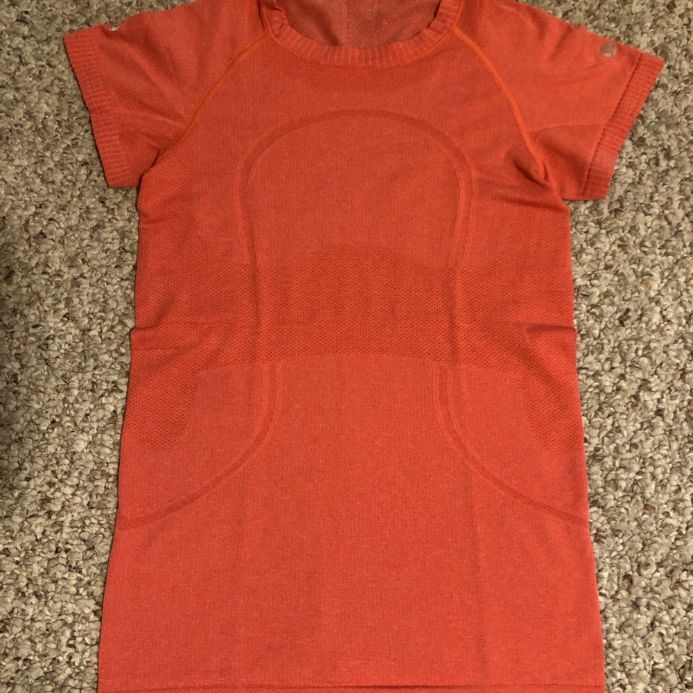 Retro lululemon swiftly tee, pre loved, size 4